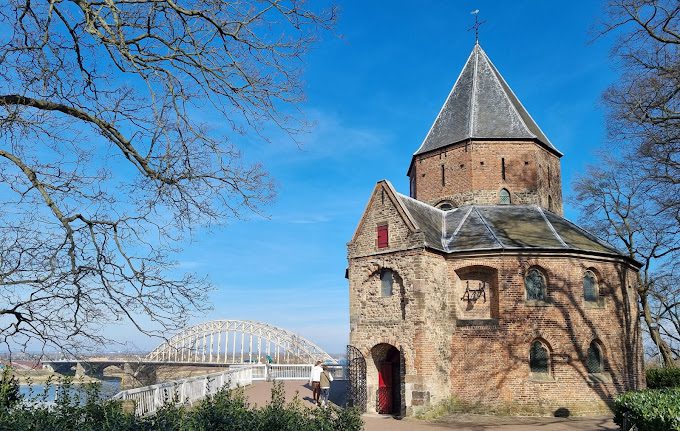 Valkhofkapel buiten 1 - Nijmegen