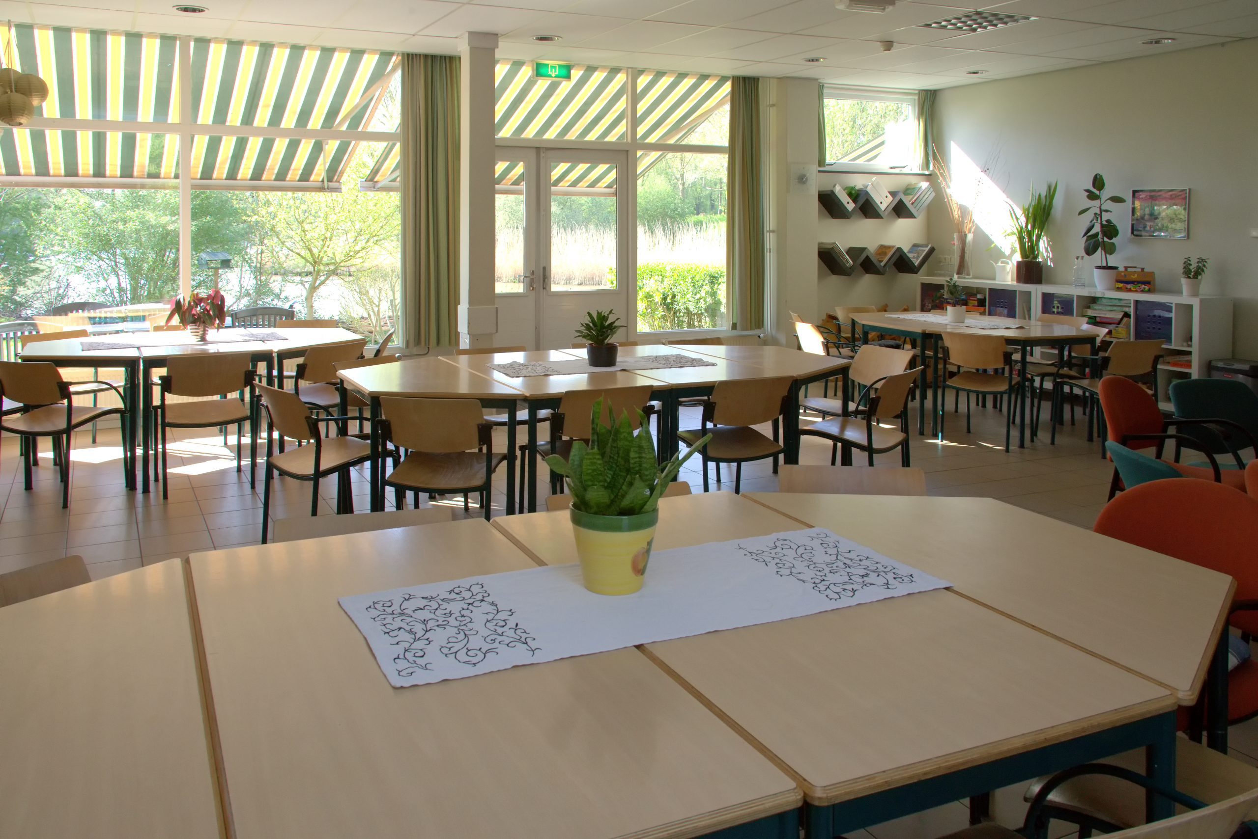 de Kleine Rug-zaal