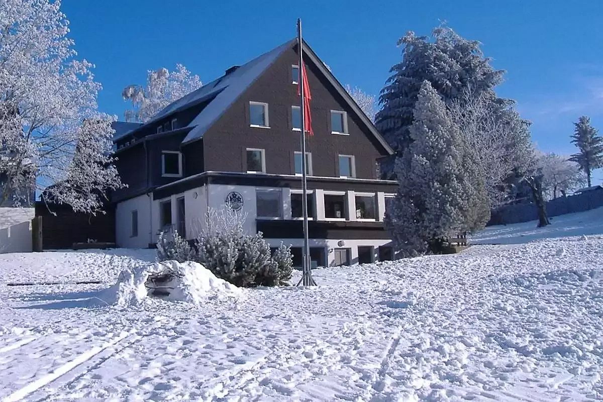 NF-haus Mollseifen im Schnee 1