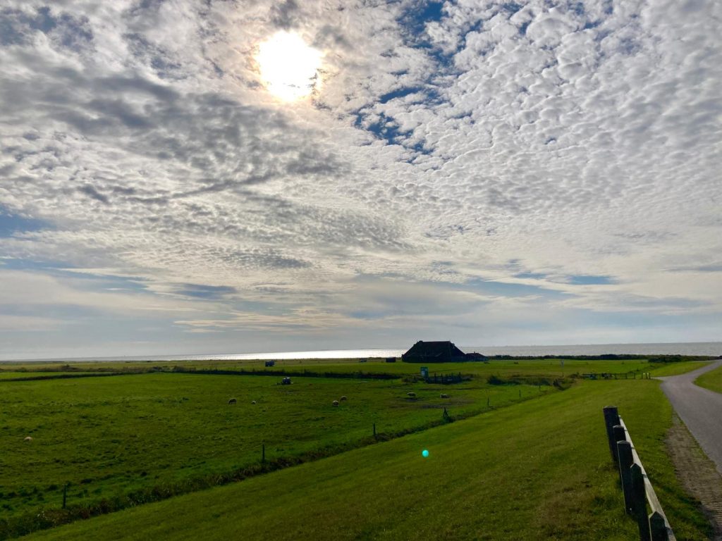 Foto Wad met wolken zon T