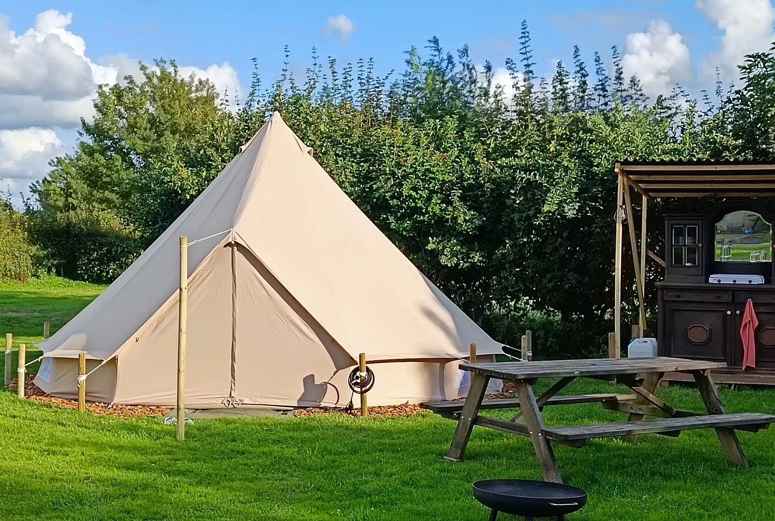Camping tent